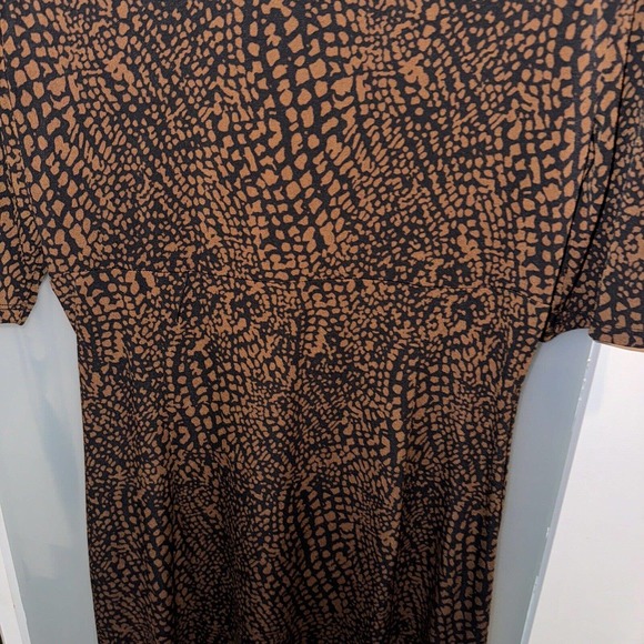 Ralph Lauren Woman's Stretch 3/4 Sleeve Dress SZ 12 V Neck Animal Print Holiday - Picture 8 of 8